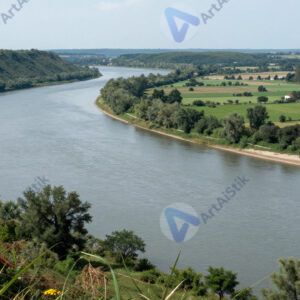 Речная долина с изгибом реки