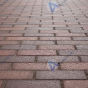 Крупный план кирпичной мощёной дороги