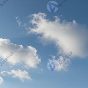 Перистые облака на синем небе