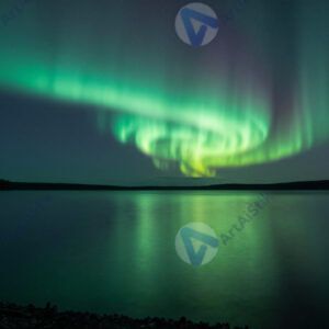 Северное сияние над озером