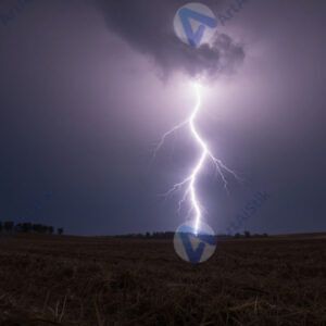 Молния над полем