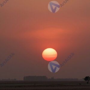 Красный закат после песчаной бури