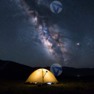 Звёзды и Млечный путь над палаткой