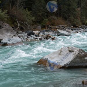 Горная река с бирюзовой водой