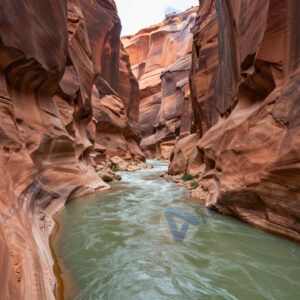 Река в каньоне