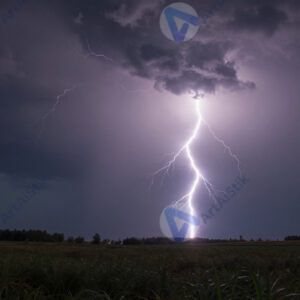 Гроза летом над полем